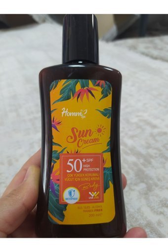 Homm Life 50 Faktör Tüm Ciltler İçin Leke Karşıtı Nemlendirici Yağsız Suya Dayanıklı Yüz ve Vücut Güneş Kremi 50 ml