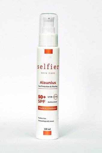 Selfier Alaunius 50 Faktör Tüm Ciltler İçin Nemlendirici Suya Dayanıklı Yüz Güneş Kremi 100 ml