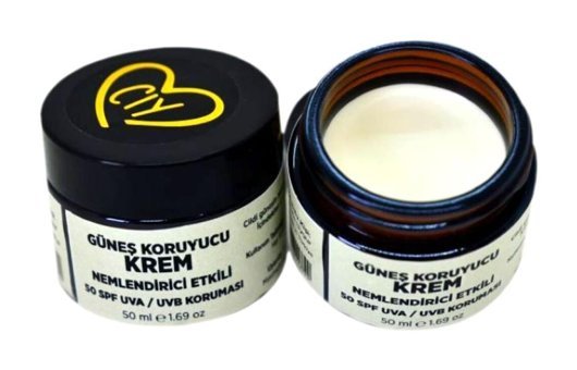 Cemile'Nin Sabunları 50 Faktör Tüm Ciltler İçin Nemlendirici Suya Dayanıklı Yüz Güneş Kremi 50 ml