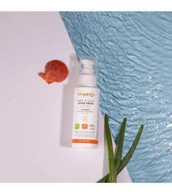 Biopedia 50 Faktör Tüm Ciltler İçin Nemlendirici Suya Dayanıklı Yüz Güneş Kremi 100 ml