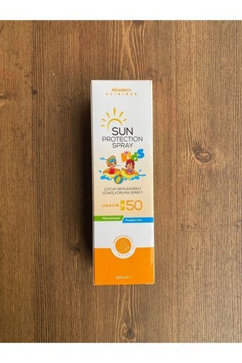 Mi̇raderm Pharma Miraderm 50 Faktör Tüm Ciltler İçin Nemlendirici Suya Dayanıklı Yüz Güneş Kremi 50 ml