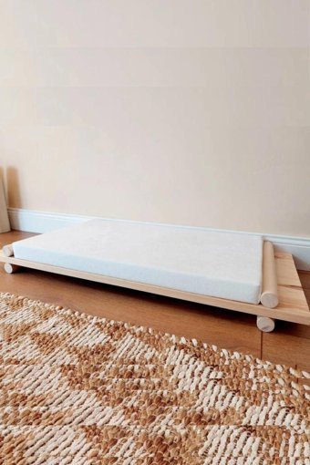 Alyones Ayaklı Tek Fonksiyonlu 63x39x4 cm Minder Kedi Yatağı Beyaz