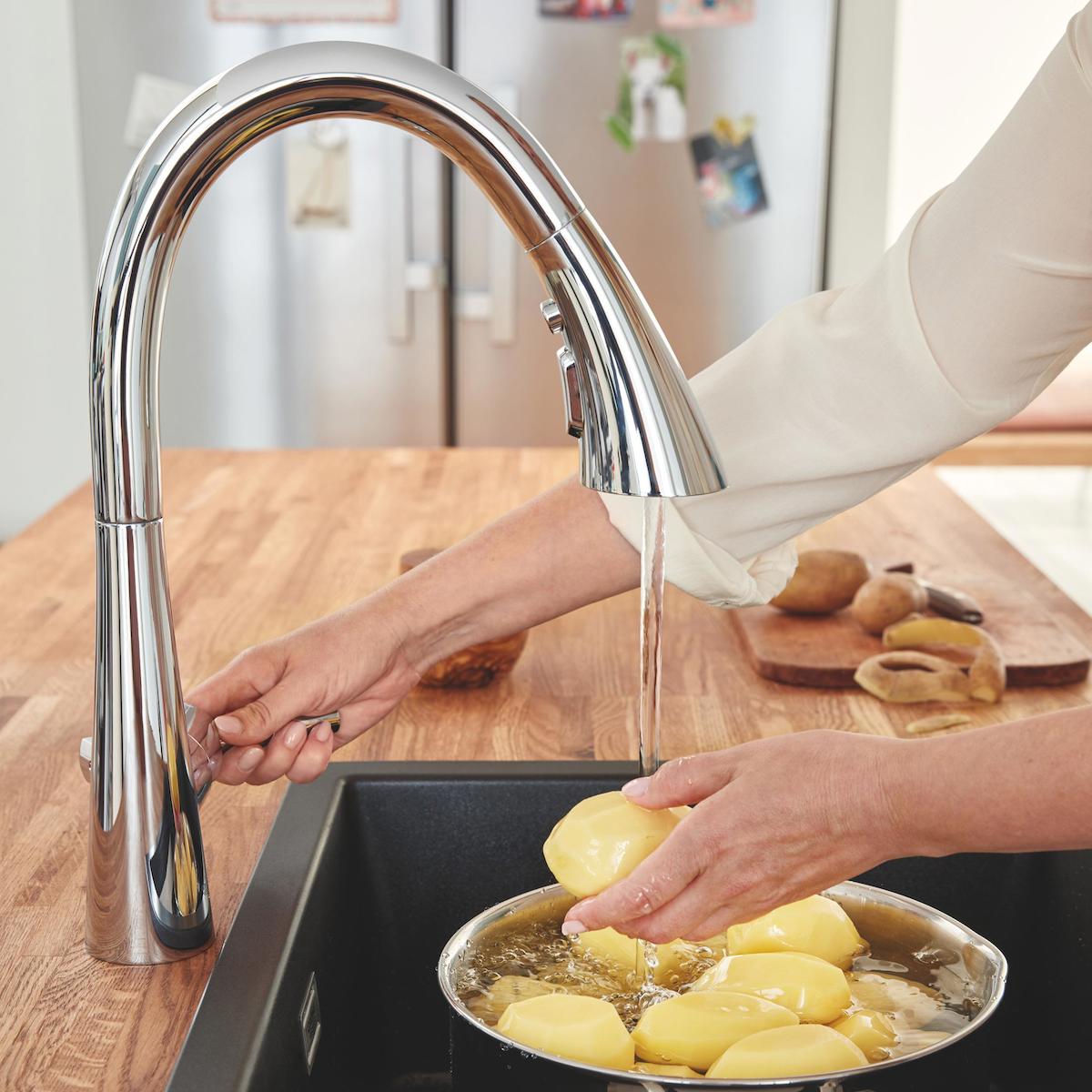 Grohe Zedra-32294002 Spiralli Kuğu Çift Girişli Aç Kapa Eviye Bataryası Gümüş