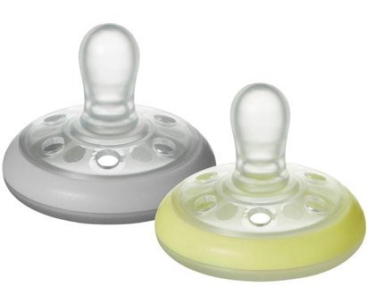Tommee Tippee Breastlike 6 Ay+ Fosforlu Delikli Ortodontik Silikon 2'li Emzik Şeffaf