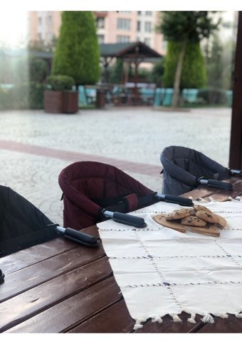 Bigmoon Kumaş 3 Noktalı Emniyet Kemeri 15 kg Kapasiteli Tekerleksiz Masaya Takılan Sandalye Üstü Oturaklı Katlanır Portatif Mama Sandelyesi Gri