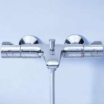 Grohe 800 Krom Çiftli Çevirmeli Dereceli Yarı Ankastre Kare Banyo Bataryası Gümüş