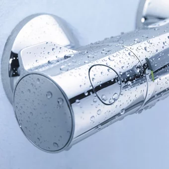 Grohe 800 Krom Çiftli Çevirmeli Dereceli Yarı Ankastre Kare Banyo Bataryası Gümüş