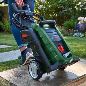 Bosch Universal Aquatak 1900 W Tekerlekli 135 bar Elektrikli Basınçlı Yıkama Makinesi