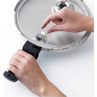 Fissler Vitaquick Red Clipso Kapak Cookstar Tabanlı 4.5 lt Düdüklü Tencere