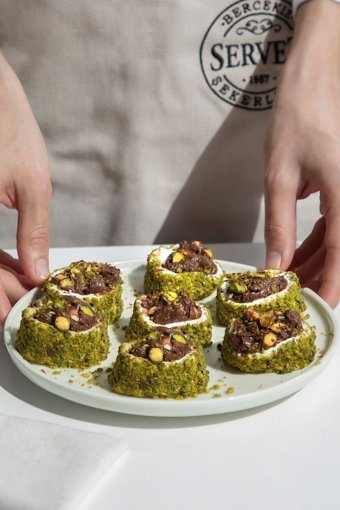 Bercekız Servet Şekerleme Bol Özel Sarma Antep Fıstıklı-Çikolatalı Lokum 400 gr
