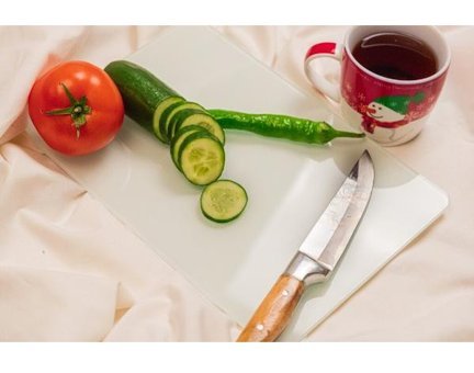 Omak Temperli Cam Küçük Beyaz Tekli Kesme Tahtası
