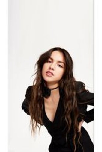 Animeandyourworld A4 60 Yaprak Çizgisiz Telli Sert Kapak 1 Adet Olivia Rodrigo Okul Defteri
