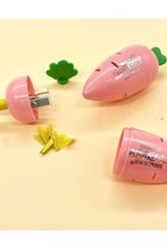 Kağıt Gemi Dükkan Havuç Manuel Plastik Kalemtıraş Pembe