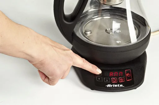 Ariete 2894 2400 W Işıklı Cam Gövdeli Siyah Çay Makinesi