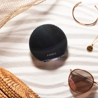 Foreo Luna Mini 3 Tüm Ciltler İçin 1 Başlıklı Fırçalı Silikon Şarjlı Titreşimli Yüz Temizleme Cihazı Siyah