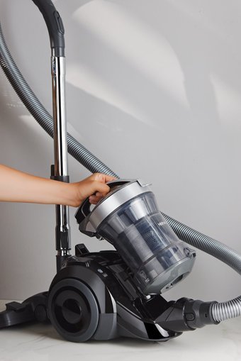 Homend Hurriclean 1231H 800 W Hepa Filtreli 1.5 lt Kapasiteli Toz Torbasız Süpürge Siyah