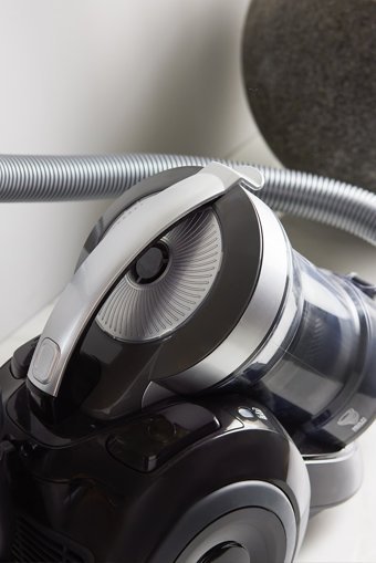 Homend Hurriclean 1231H 800 W Hepa Filtreli 1.5 lt Kapasiteli Toz Torbasız Süpürge Siyah
