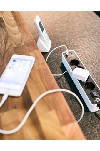 Brennenstuhl Kalın Topraklı Anahtarlı Akım Korumalı 4'lü 5 m USB Uzatma Kablolu Priz Beyaz