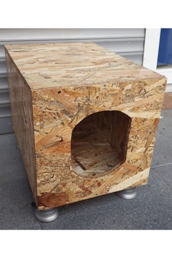 Catmozz Plastik Ayaklı Dikdörtgen Su Geçirmez Dış Mekan Kedi Evi Ahşap Rengi