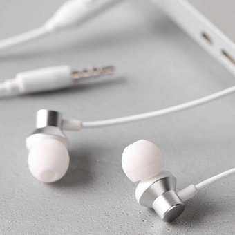 Lenovo Hf130 Silikonlu Mikrofonlu 3.5 Mm Jak Kablolu Kulaklık Beyaz