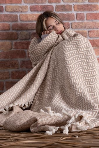 Akaystore Pamuklu Püsküllü Süngersiz Zikzaklı Kahverengi Tekli Koltuk Örtüsü 200x230 cm