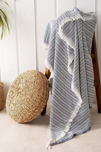Akaystore Verathrow Pamuklu Püsküllü Süngersiz Ekoseli Lacivert Tekli Koltuk Örtüsü 150x200 cm