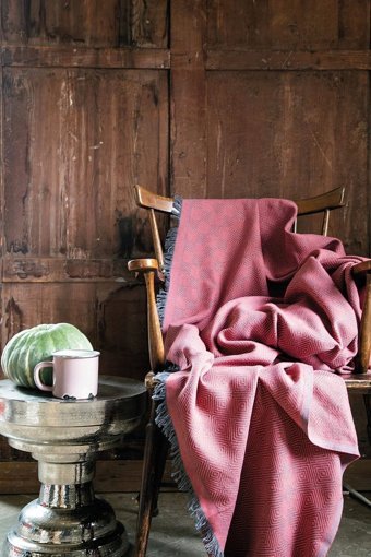 İssimo Home Maia Pamuklu Saçaklı Süngersiz Geometrik Desenli Pembe Tekli Koltuk Örtüsü 170x230 cm