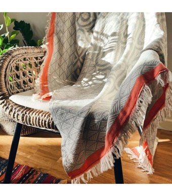 Hare Pamuklu Püsküllü Süngersiz Çiçek Desenli Gri Tekli Koltuk Örtüsü 130x170 cm