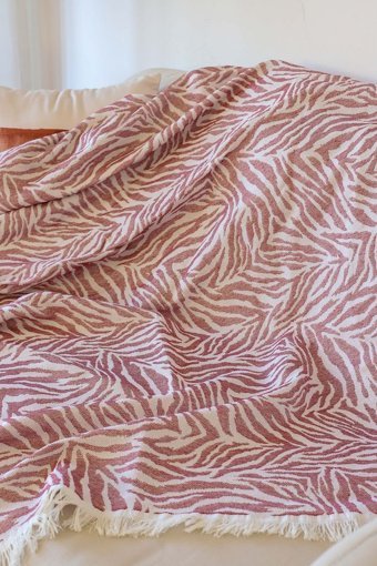 Koza Home Pamuklu Saçaklı Süngersiz Leopar Desenli Bordo Tekli Koltuk Örtüsü 160x220 cm