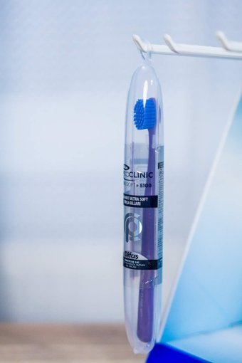 Difaş Pro-clinic Kapaklı Yumuşak Manuel Yetişkin Diş Fırçası Mavi