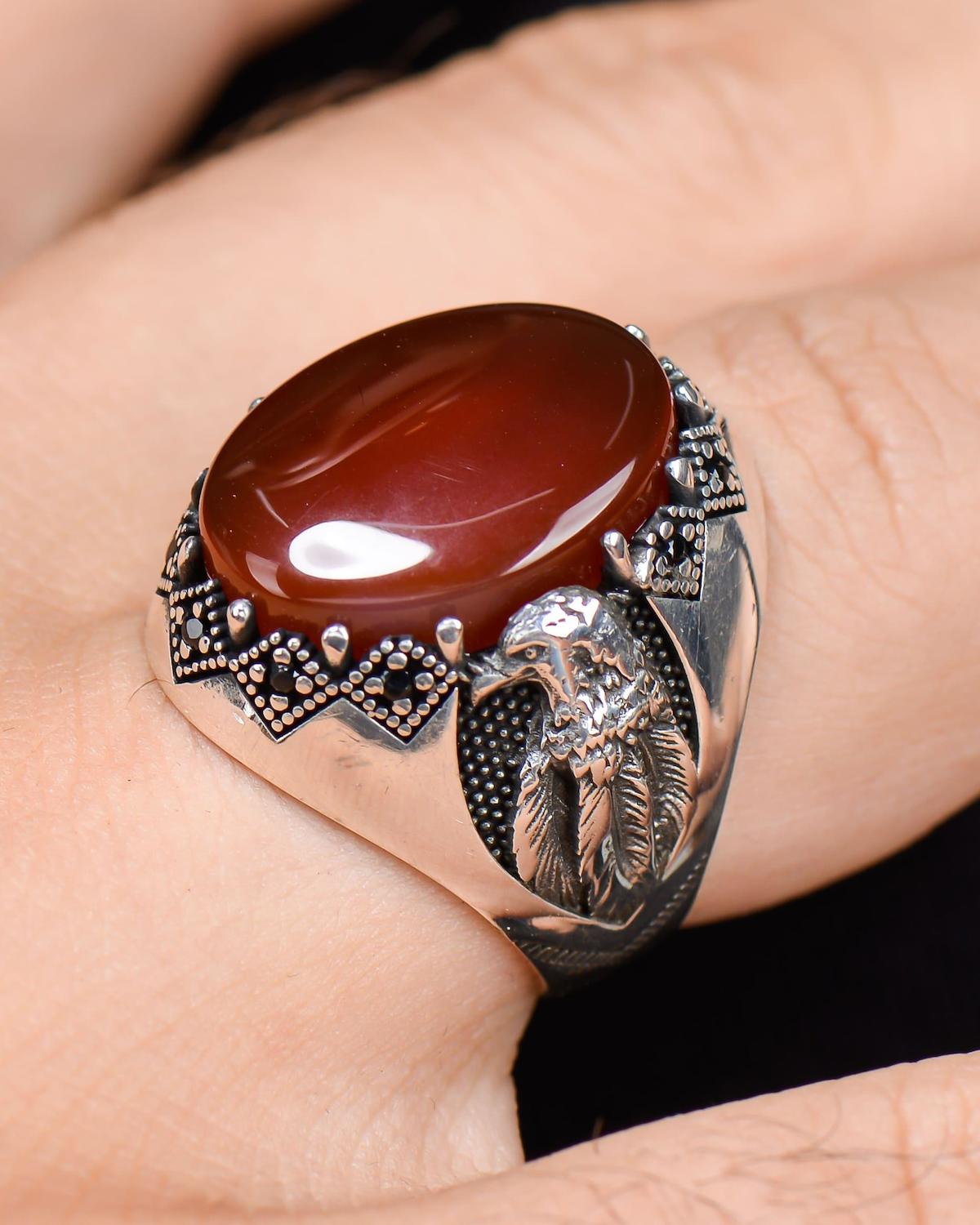 Prestige Gümüş Bordo Akik Taşlı 925 Ayar Kartal Gümüş Yüzük