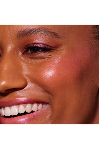 Huda Beauty Coral Cutie Işıltılı Krem Allık