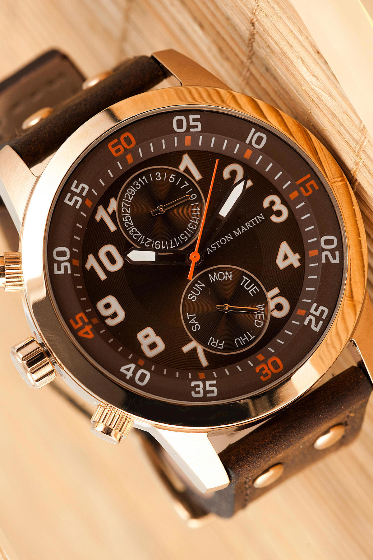 Aston Martin AS215-RCC Takvimli 43 mm Kahverengi Deri Kordon Analog Erkek Kol Saati
