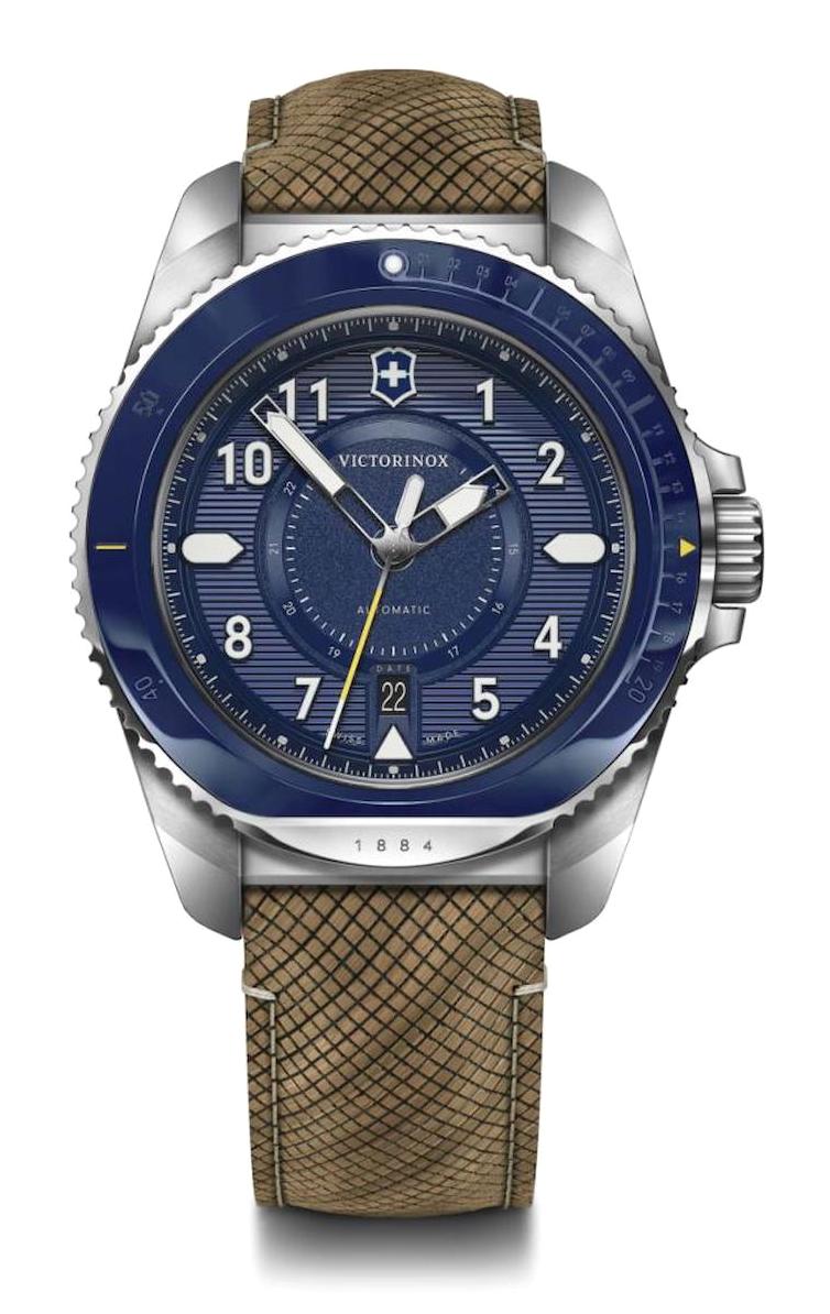 Victorinox Journey 241980.1 Pusulalı Takvimli 43 mm Kahverengi Ahşap Kordon Analog Erkek Kol Saati