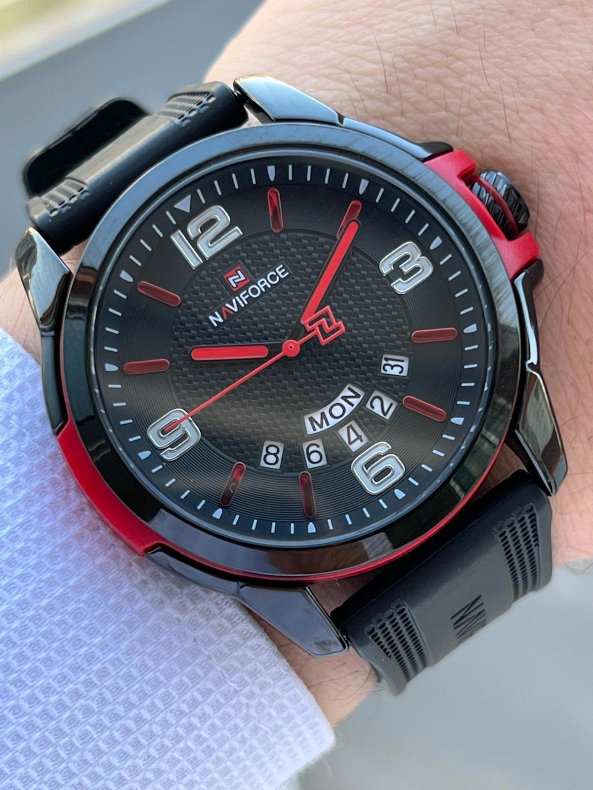 Naviforce ENF9215S Takvimli 45-48 mm Siyah Silikon Kordon Analog Erkek Kol Saati