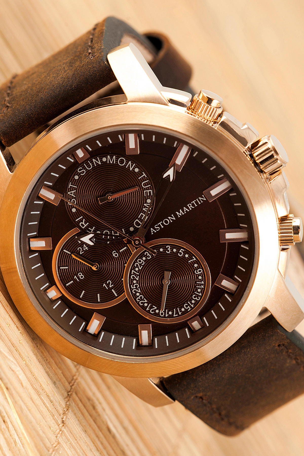 Aston Martin AS204-RCC Takvimli 43 mm Kahverengi Deri Kordon Analog Erkek Kol Saati