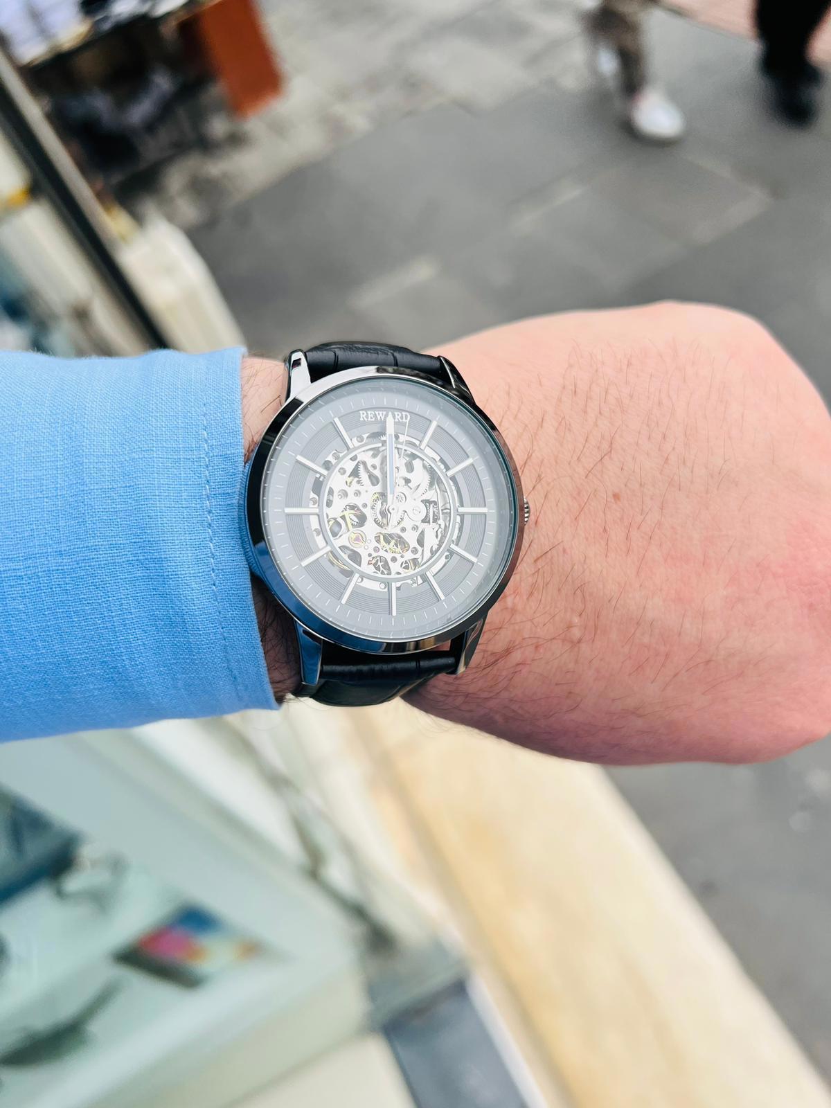 Reward RDH684-7 44 mm Siyah Deri Kordon Analog Erkek Kol Saati
