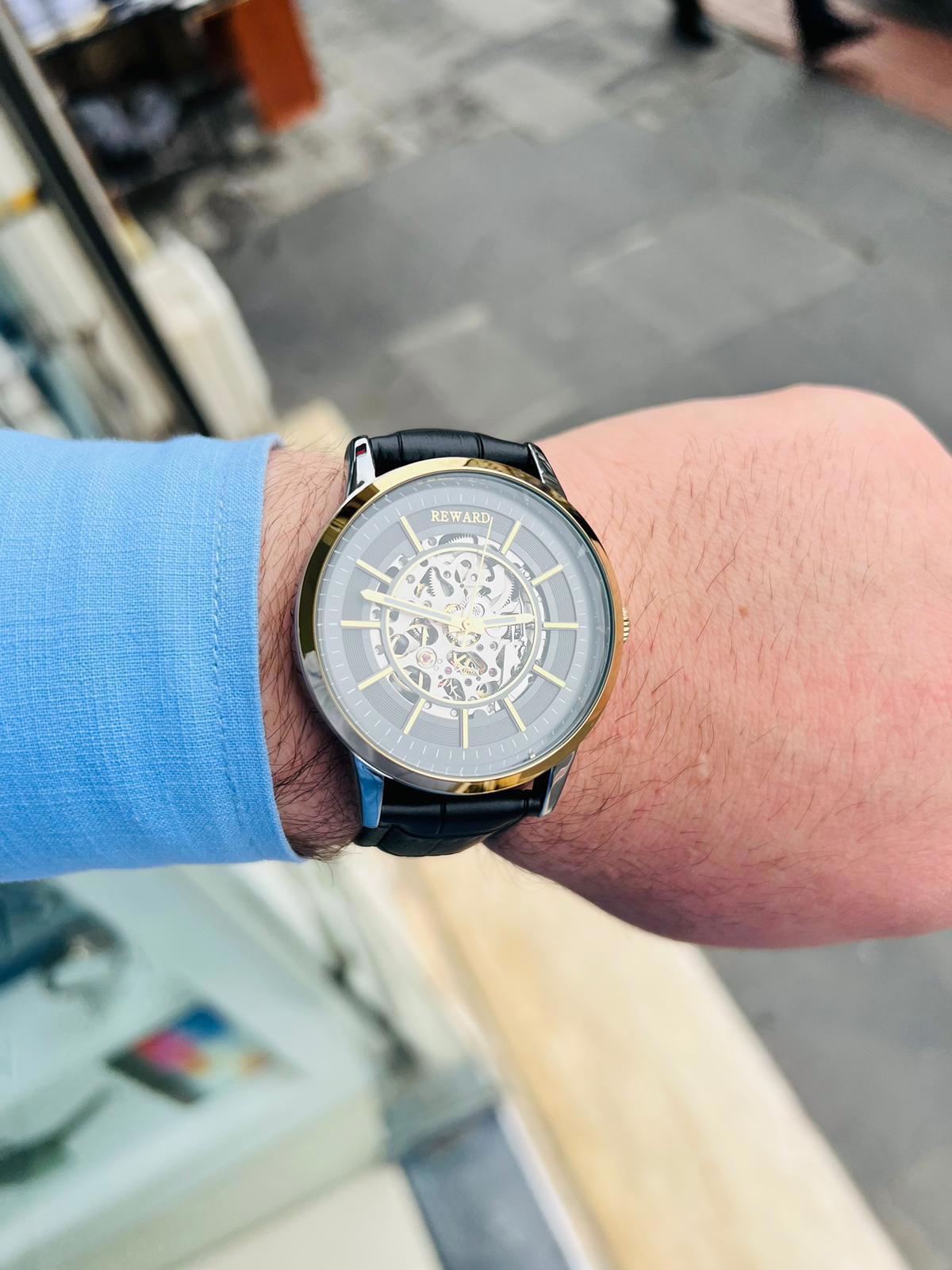Reward RDH684-2 44 mm Siyah Deri Kordon Analog Erkek Kol Saati