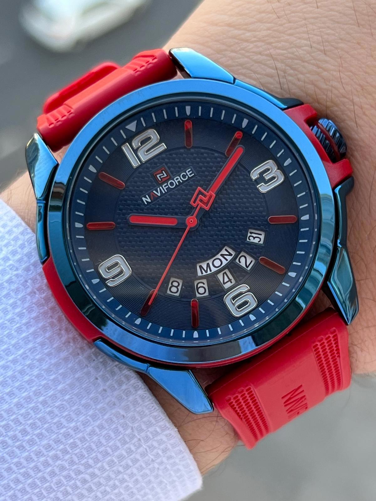 Naviforce ENF9215KM Takvimli Kırmızı Silikon Kordon Analog Erkek Kol Saati