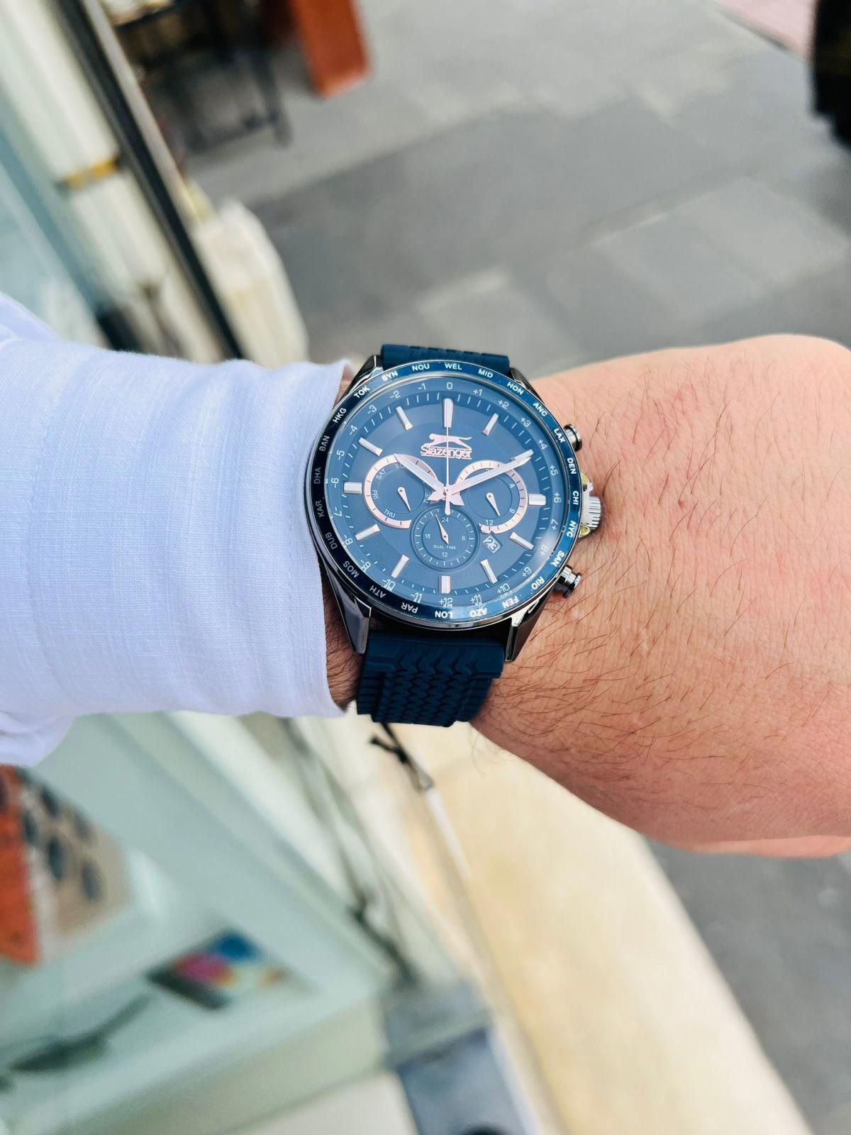 Slazenger SL.09.2179.2.03 Takvimli 44 mm Lacivert Silikon Kordon Analog Erkek Kol Saati