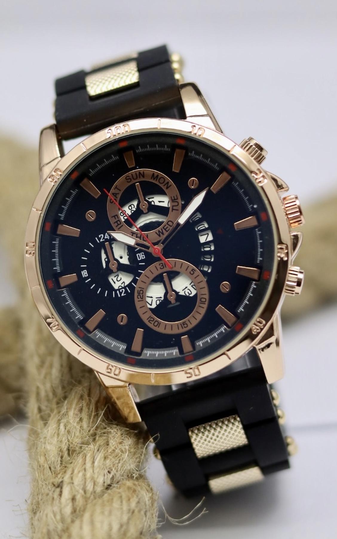 Şahmat MAT-239 Takvimli 44 mm Altın-Siyah Silikon Kordon Analog Erkek Kol Saati