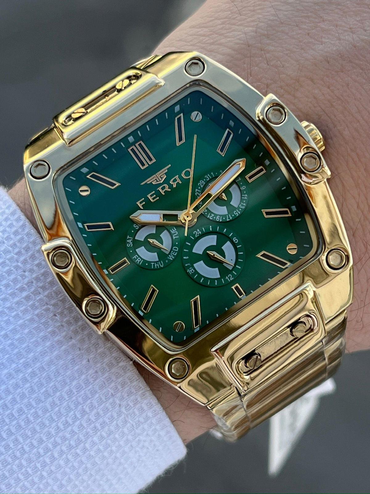 Ferro EFM11437-B6 Su Geçirmez Pusulalı Takvimli 44 mm Altın Çelik Kordon Analog Erkek Kol Saati
