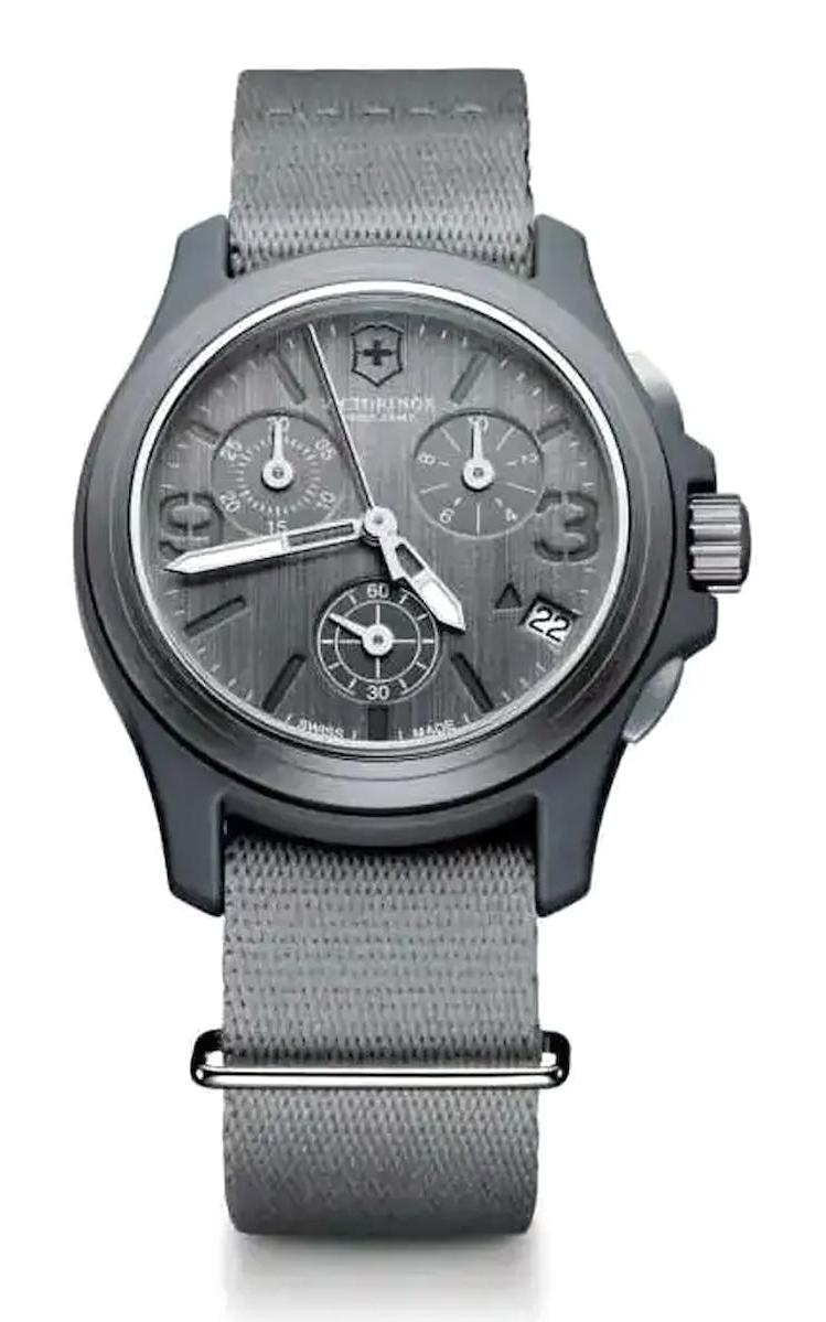 Victorinox Swiss Army 241532 Pusulalı Takvimli 40 mm Gri Kanvas Kordon Analog Kol Saati