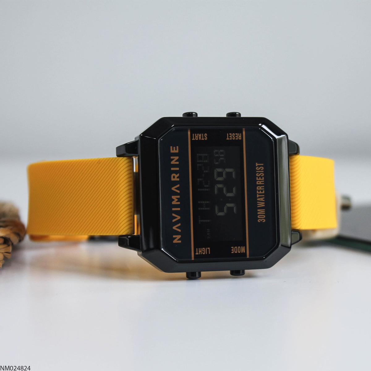 Navimarine NM024824 Takvimli 40 mm Sarı Silikon Kordon Analog Erkek Kol Saati