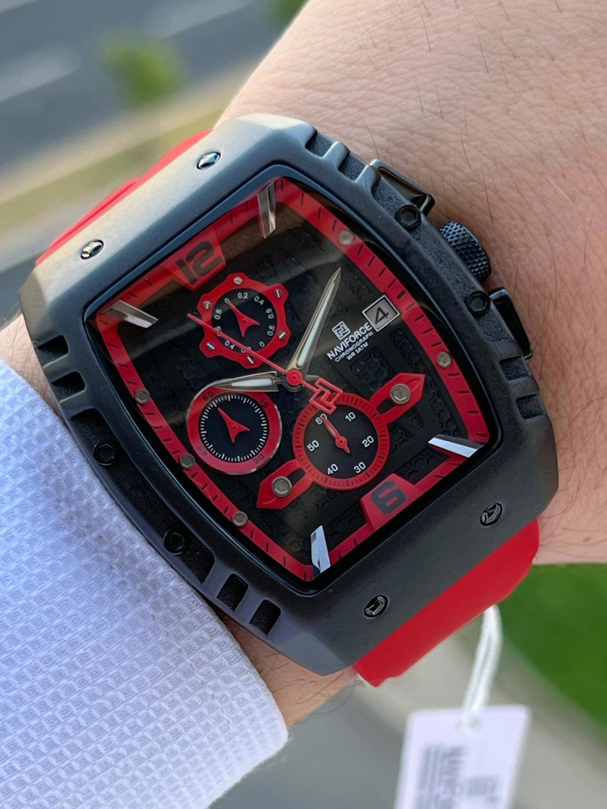 Naviforce ENF8025KSK Takvimli Kırmızı Silikon Kordon Analog Erkek Kol Saati
