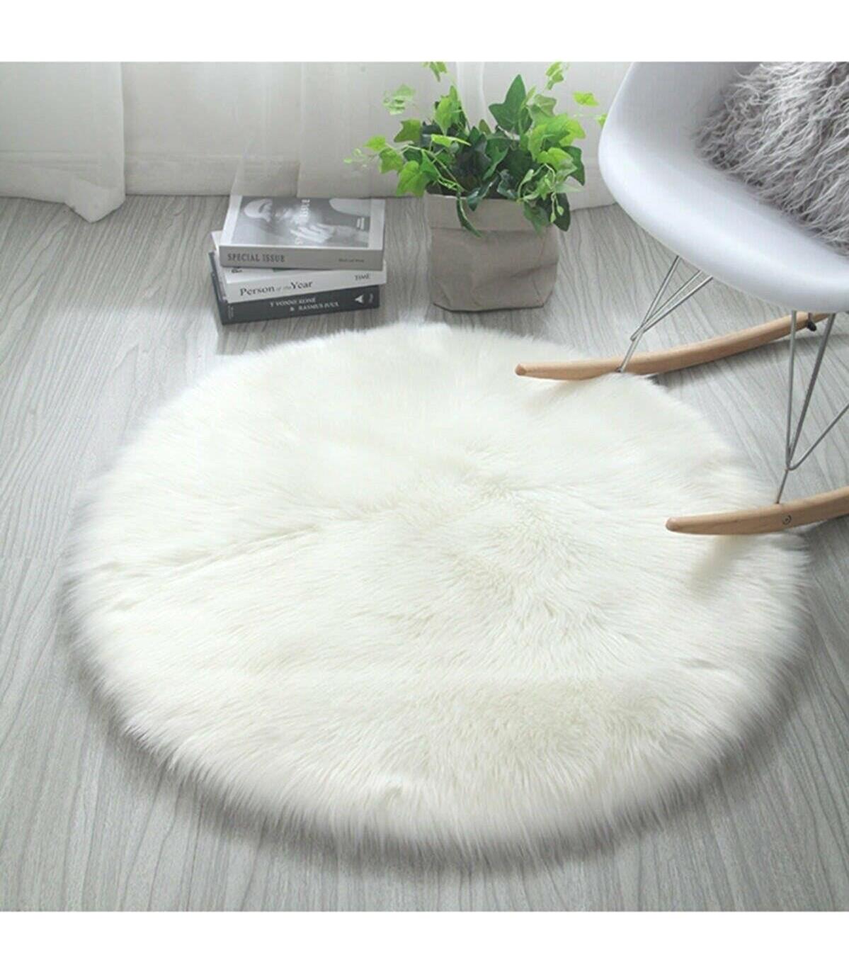 Saraz Halı Beyaz 12 mm Akrilik Antibakteriyel Yıkanabilir Orta Kaymaz Lateks Taban Yuvarlak Makine Dokuma Banyo Halısı 100x300 cm