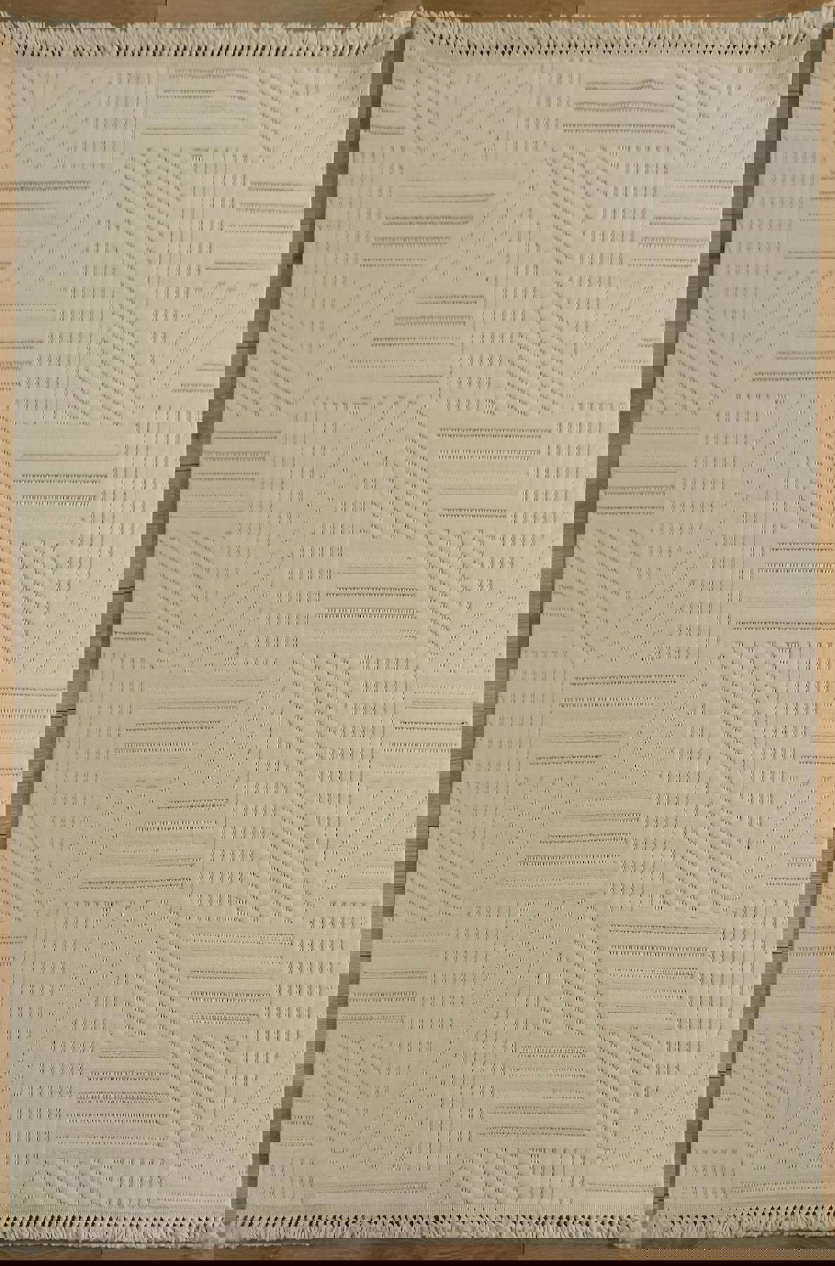 Çam Halı Talya TY05 Beyaz 13 mm Polyester Silinebilir Yıkanabilir Kalın Dikdörtgen Makine Dokuma Salon Halısı 200x290 cm