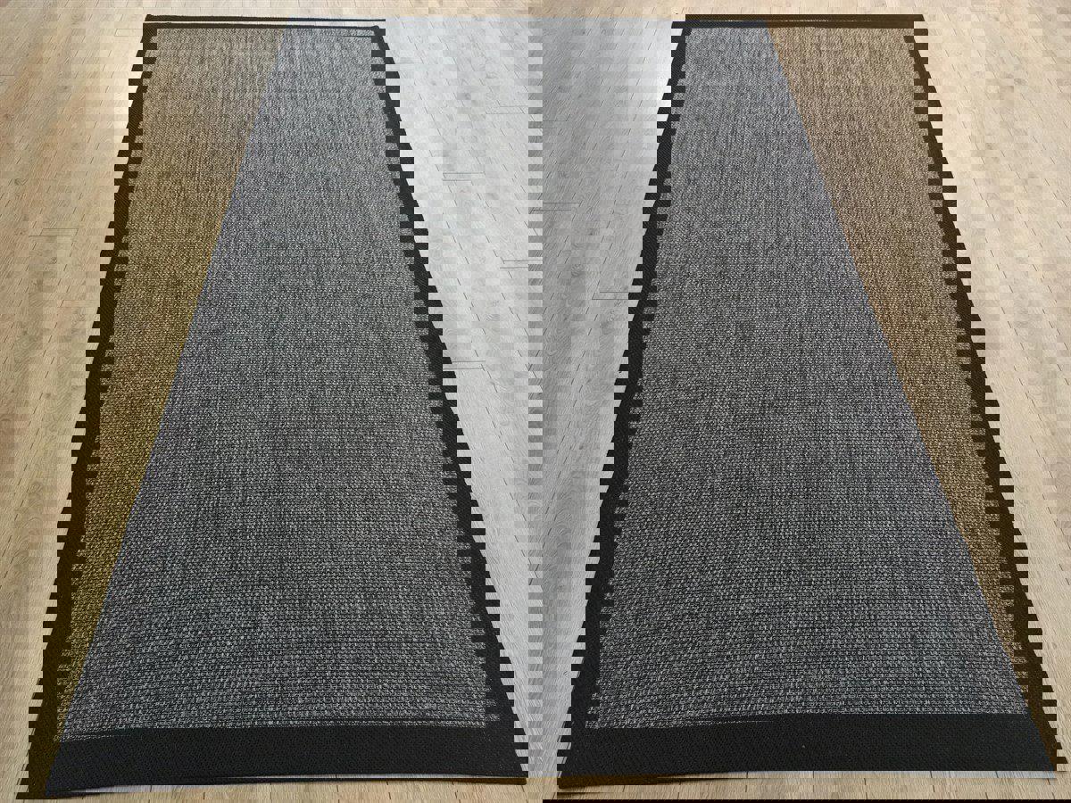 Çam Halı 9714 Siyah Silinebilir Yıkanabilir Orta Kaymaz Dikdörtgen Makine Dokuma Salon Halısı 180x180 cm