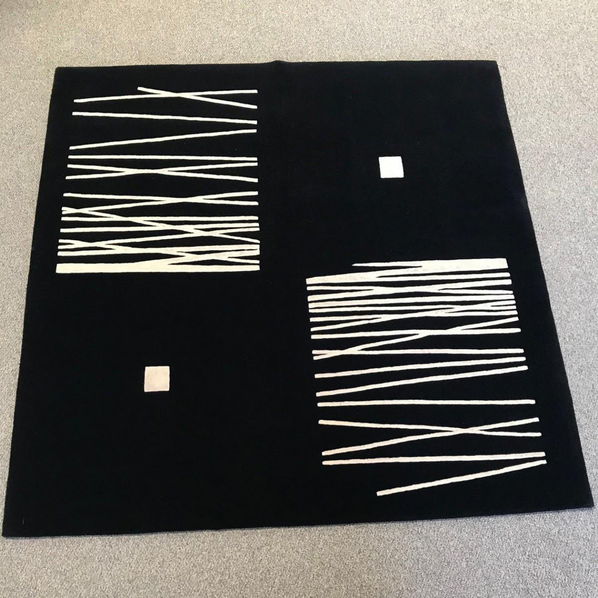 Agk M300-MH101 Ekru - Siyah Yün Yıkanabilir İnce Kaymaz Jüt Taban Dikdörtgen Makine Dokuma Salon Halısı 200x300 cm