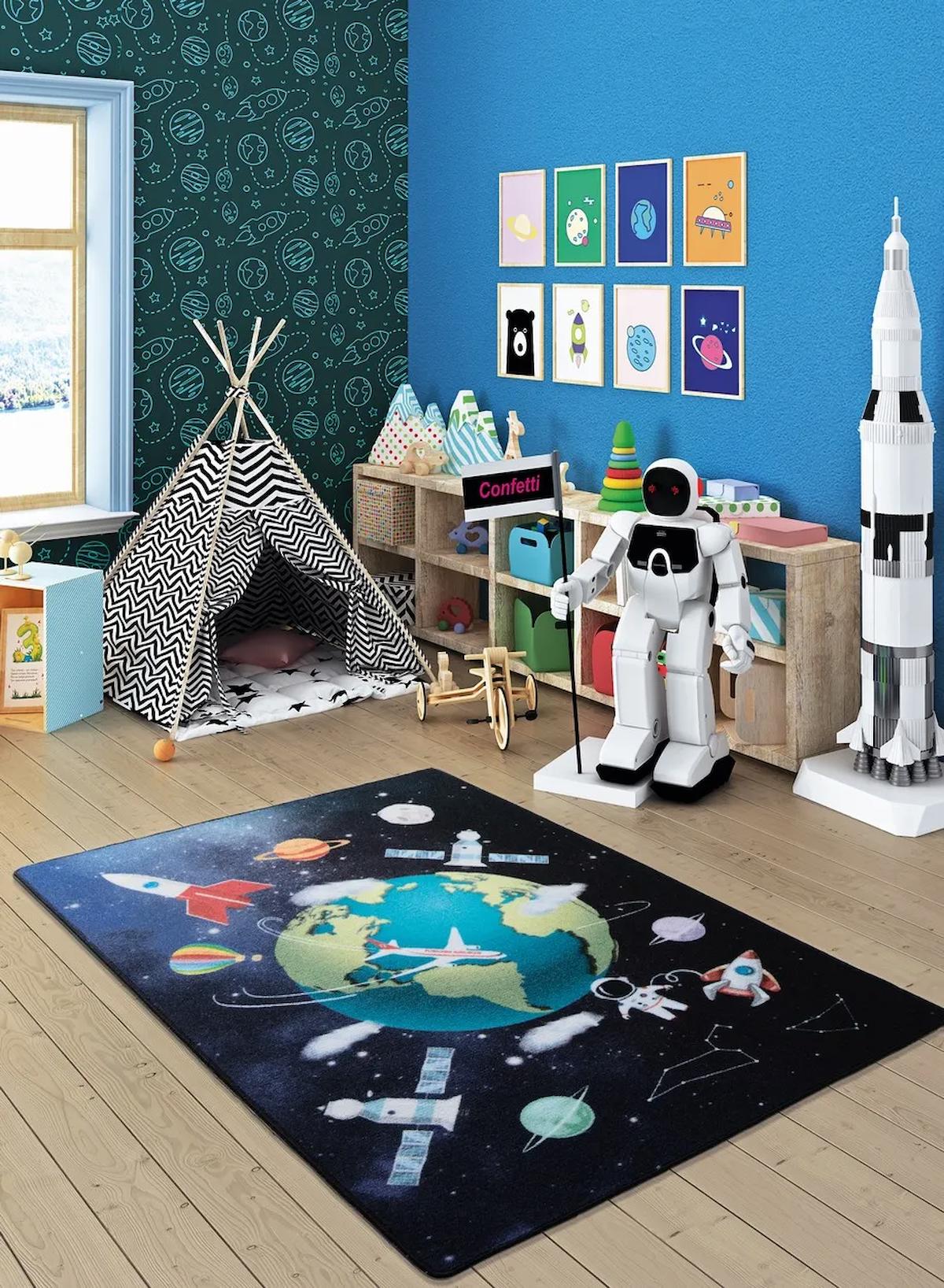 Confetti Outer Space Lacivert 6 mm Antibakteriyel Yıkanabilir İnce Kaymaz Jel Taban Figürlü Dikdörtgen Makine Dokuma Çocuk Odası Halısı 140x300 cm